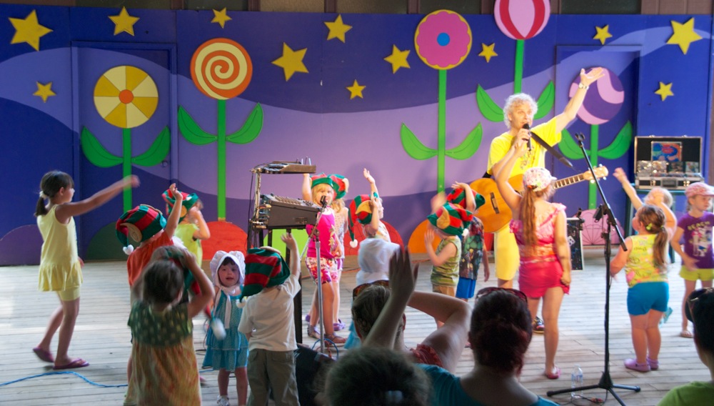 children's entertainer